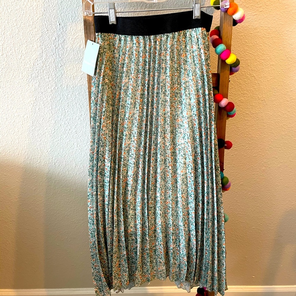 Pleated skirt